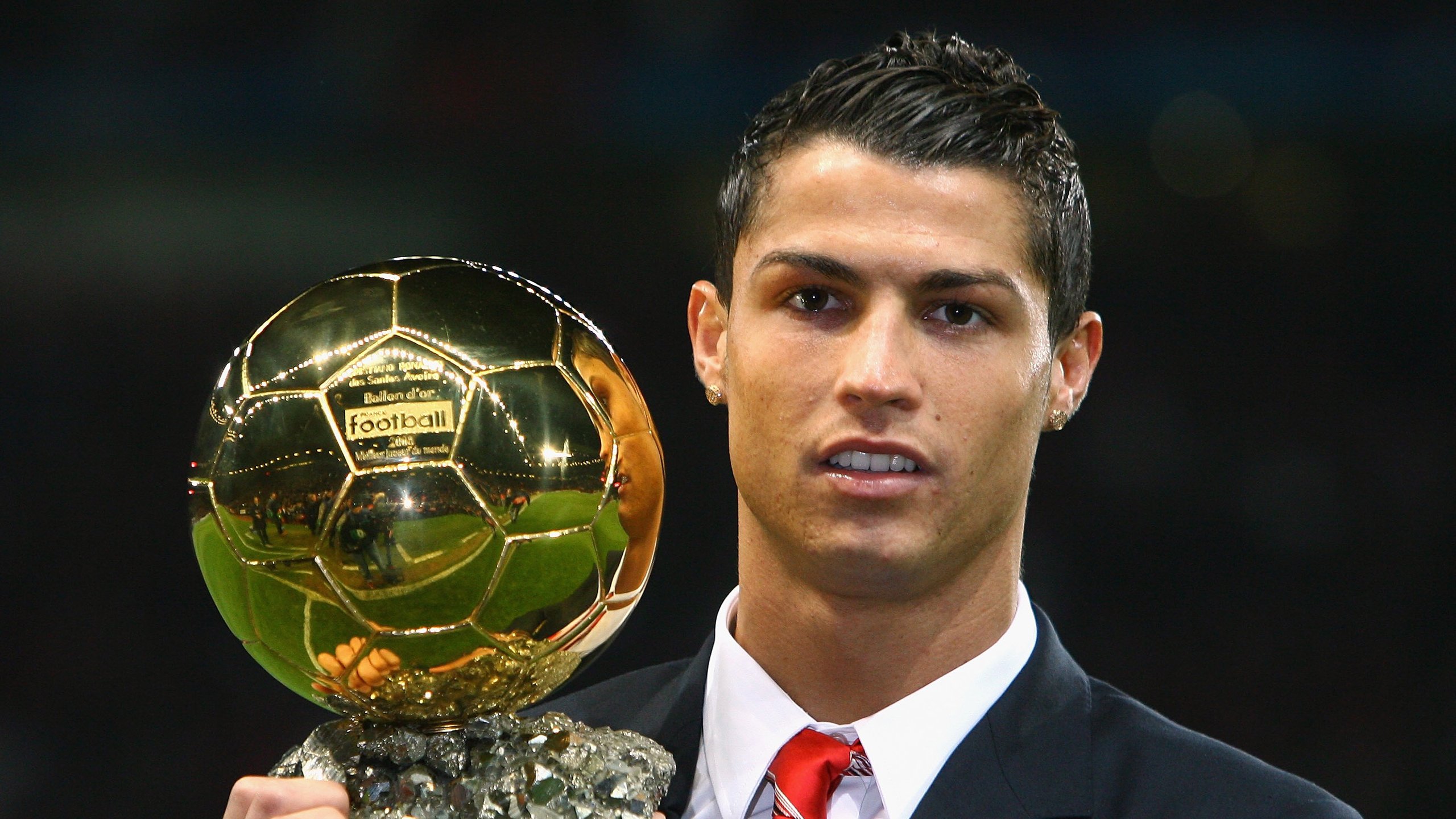 开云体育中国官网-火力全开！里昂客场横扫比利时劲旅，法比尼奥中场魔术师表现封神